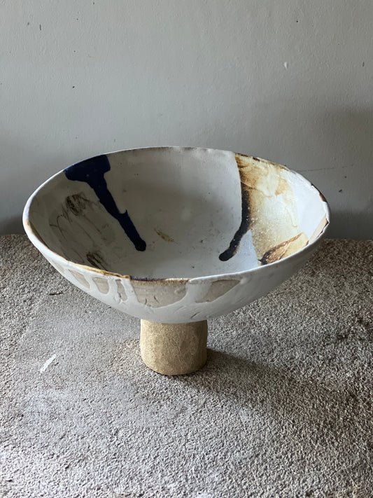 Little splash bowl with raised foot