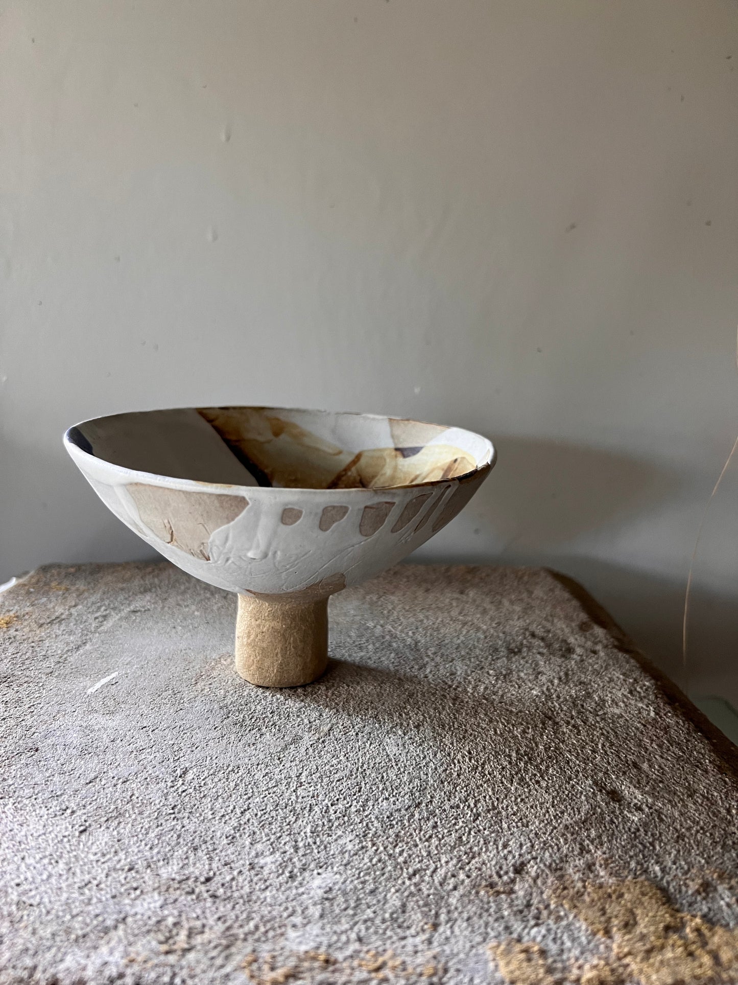 Little splash bowl with raised foot